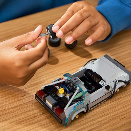 Masina timpului din Inapoi în viitor, Lego Speed Champions 753001
