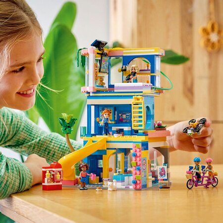 Clubul prietenilor din orasul Heartlake, 8 ani+, 42689, 794 piese, Lego Friends 754296