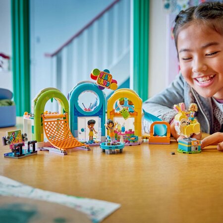 Loc de joaca la interior, 7 ani+, 42686, 668 piese, Lego Friends 754350