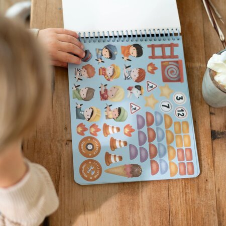 Carte cu activitati pentru decupat, stickere si foarfeca incluse Jim, 3 ani+, Little Dutch 761382