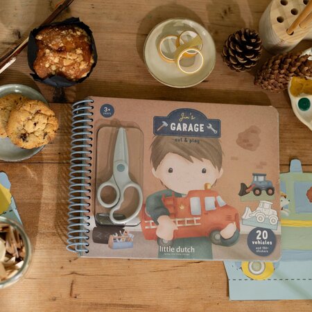 Carte cu activitati pentru decupat, stickere si foarfeca incluse Jim, 3 ani+, Little Dutch 761379