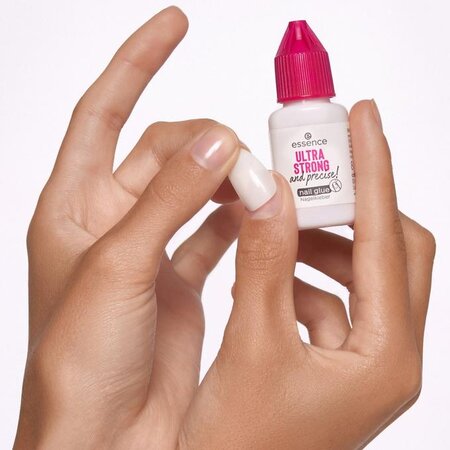 Adeziv pentru unghii Ultra Strong and precise, 8 g, Essence 768157