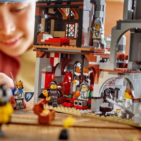 Castel medieval cu cai si cavaleri, 9 ani+, 31168, 1371 piese, Lego Creator 3in1 781804