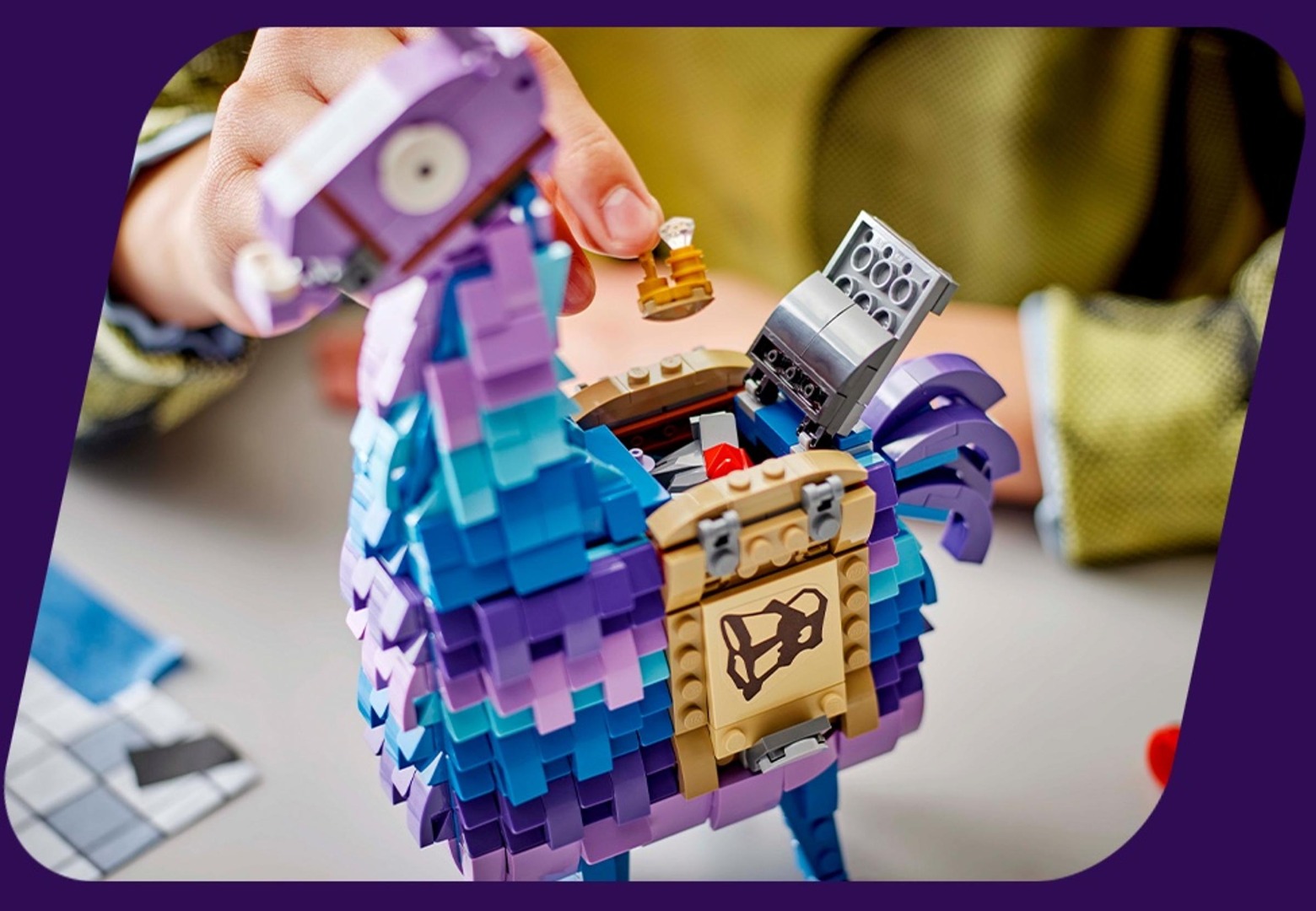 LEGO Fortnite Supply Llama detalii interior