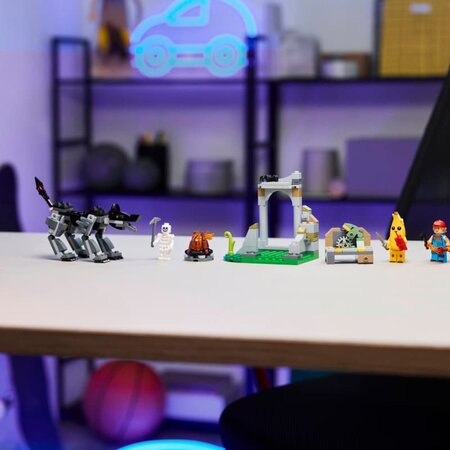 Tabara lui Peely si Sparkplug, 7 ani+, 77075, 250 piese, Lego Fortnite 782035