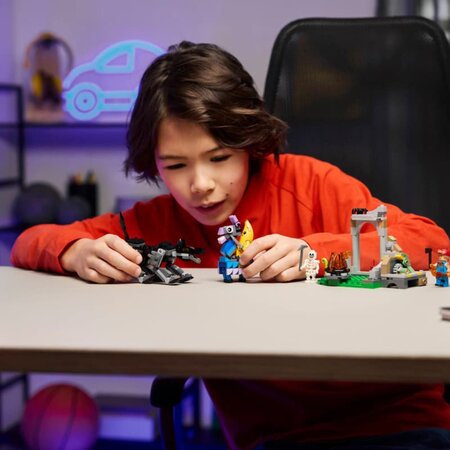 Tabara lui Peely si Sparkplug, 7 ani+, 77075, 250 piese, Lego Fortnite 782034