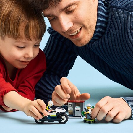 Urmarire cu motocicleta de politie, 4 ani+, 60455, 65 piese, Lego City 782236