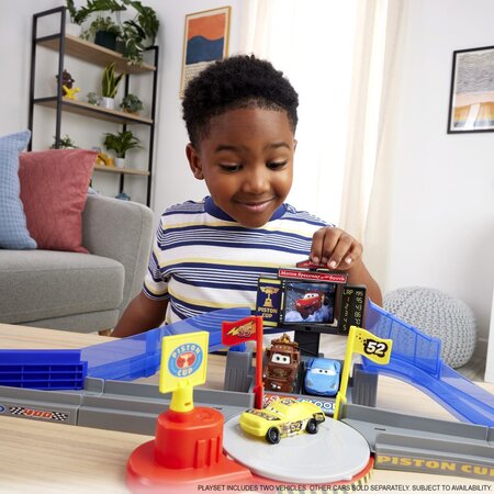 Pista de curse Piston Cup cu masunuta inclusa, 4 ani+, Disney 783019