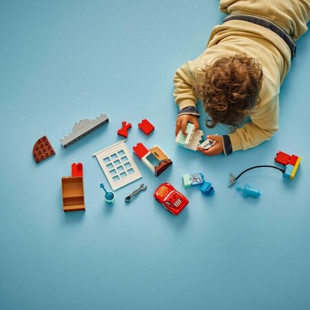 Vizita lui Mcqueen la garajul lui Doc Duplo, 2 ani, 10456, 35 piese, Lego 783420