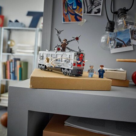 Lupta pe acoperisul trenului dintre Omul Paianjen si Doc Ock Marv, +9 ani, 76321, 393 piese, Lego 783556