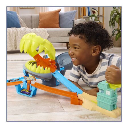 Pista de curse Plaja Rechinului Chomp cu masinuta inclusa, Hot Wheels 783738