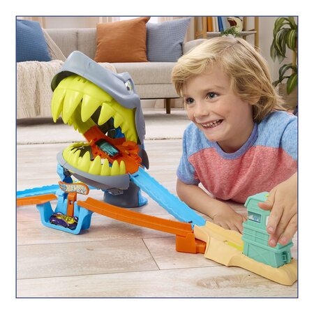 Pista de curse Plaja Rechinului Chomp cu masinuta inclusa, Hot Wheels 783737