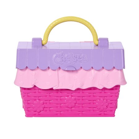 Papusa Barbie Family and Friends, Clubul lui Chelsea petrecere cu ceai surpriza, 3 ani+, Mattel 784171