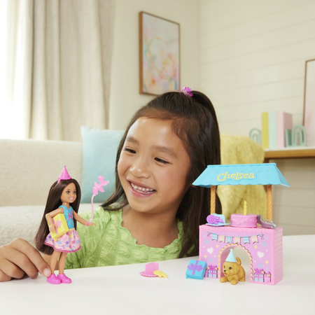 Papusa Barbie Family and Friends, Clubul lui Chelsea zi de nastere, 3 ani+, Mattel 784198