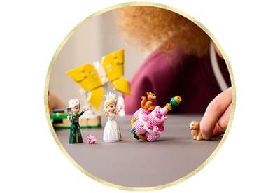 LEGO Wicked detalii din film tort de nunta si buchetul Glindei