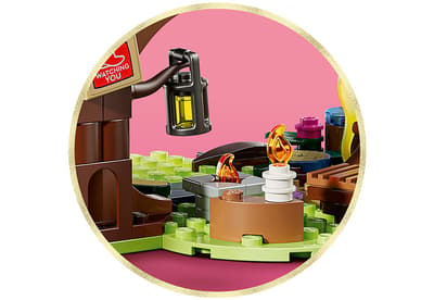 LEGO Wicked Refugiul Elphabei atmosfera calda cu lumanari si felinar