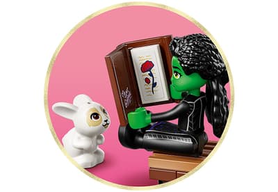 LEGO Wicked detalii ascunse din film cartea Glindei si macul Elphabei