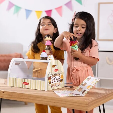 Set de joaca din lemn Scoop and Serve, Tejgheaua cu inghetata, +3 ani, Melissa & Doug 785063