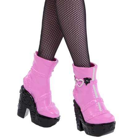 Papusa cu accesorii, Draculaura si Count Fabulous, 4 ani+, Miniland 785094