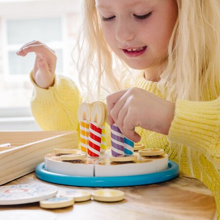 Set de joaca din lemn, Tort Aniversar, +3 ani, 34 piese, Melissa & Doug 785743