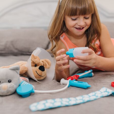 Set de joaca, Doctor Veterinar, 3 ani+, 24 piese, Melissa & Doug 785778