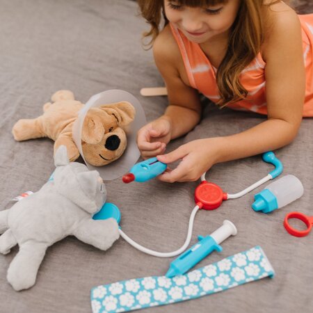 Set de joaca, Doctor Veterinar, 3 ani+, 24 piese, Melissa & Doug 785779