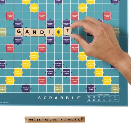 Joc Scrabble 2 in 1 din lemn in Limba Romana, MTJLJ65, Mattel 785824