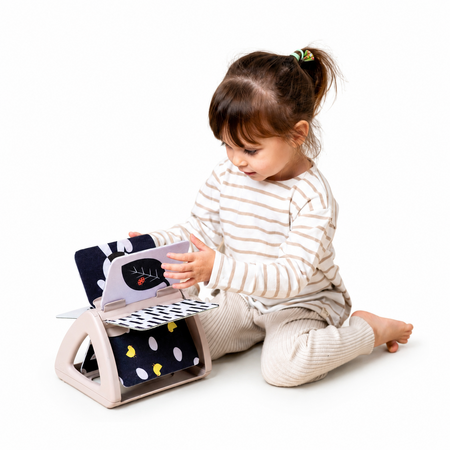 Jucarie Carte care se roteste, Black & White, 0 luni+, Taf Toys 786643