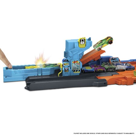 Transformarea garajului de cascadorii cu masinuta inclusa, 4 ani+, Hot Wheels City 787084