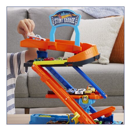 Transformarea garajului de cascadorii cu masinuta inclusa, 4 ani+, Hot Wheels City 787083