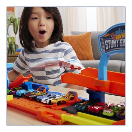 Transformarea garajului de cascadorii cu masinuta inclusa, 4 ani+, Hot Wheels City 787079