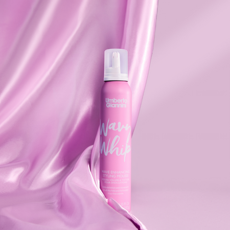 Spuma volumizanta si texturizanta pentru activarea parului ondulat Wavy Whip, 200 ml, Umberto Giannini 790315