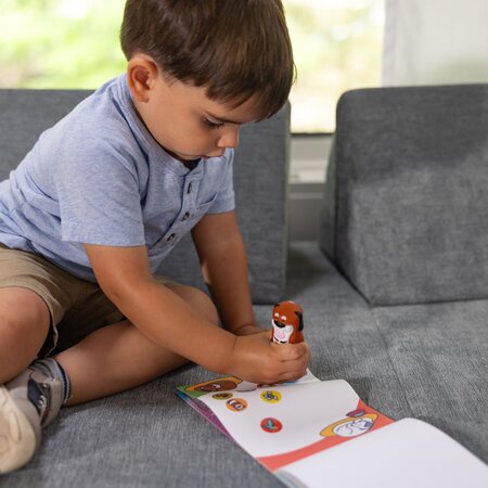 Set de joaca cu autocolante surpriza si stampila reincarcabila, Catelus, 3 ani+, Melissa and Doug 794705