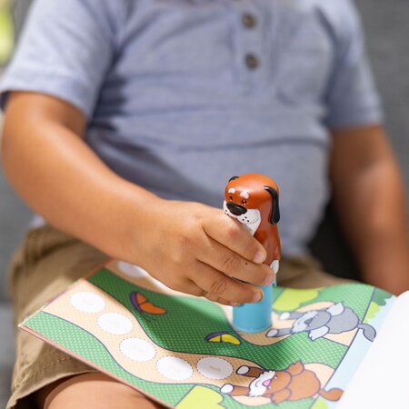 Set de joaca cu autocolante surpriza si stampila reincarcabila, Catelus, 3 ani+, Melissa and Doug 794706
