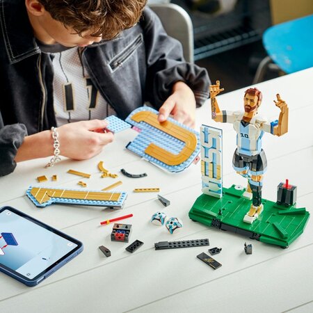 Lionel Messi  Legenda a fotbalului, 12 ani +, 43015, 958 piese, Lego 794843