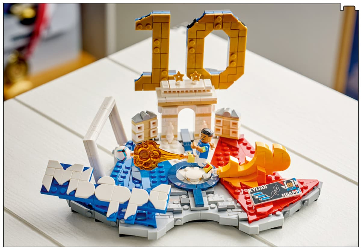 LEGO Kylian Mbappe baza modelului