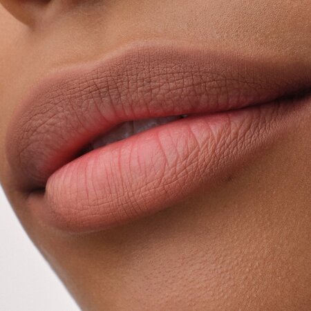 Creion pentru conturul buzelor BlurReal Lip Shaper, 030 Defined, 0.8 g, Catrice 810173