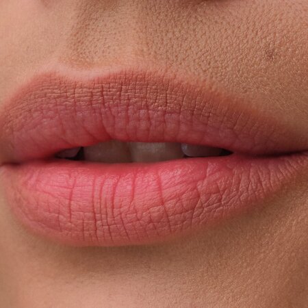 Creion pentru conturul buzelor BlurReal Lip Shaper, 030 Defined, 0.8 g, Catrice 810172