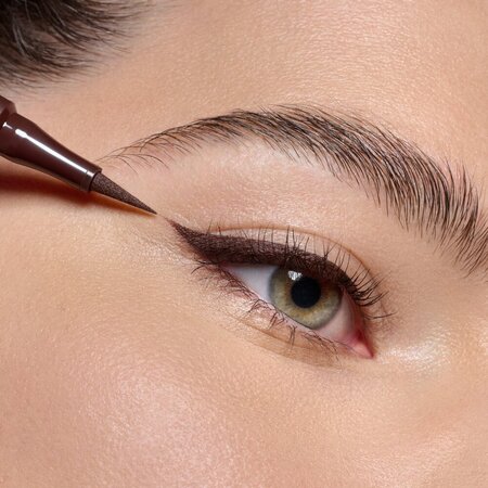 Tus de ochi rezistent la apa Calligraph Pro Precise Matt, 020 Espresso Brown, 1 ml, Catrice 810187