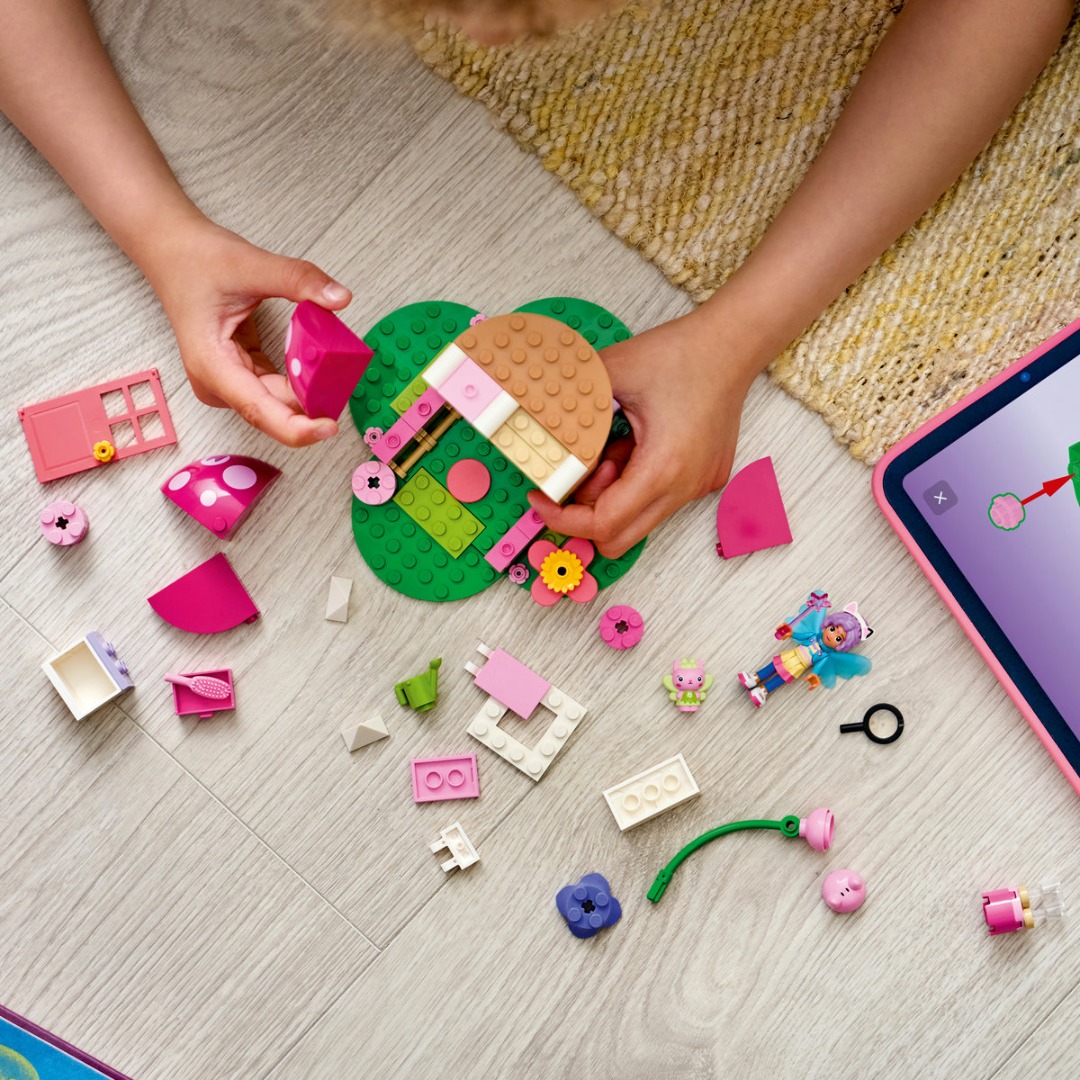 LEGO Gabby's Dollhouse Casuta din gradina a Zanei Miau 11212