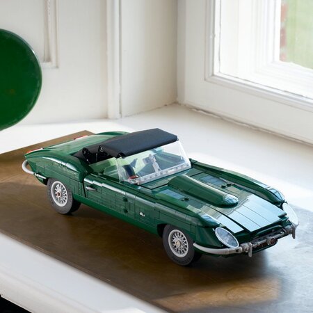 Jaguar E-Type Icons, 11381, + 18 ani, 1673 piese, Lego 813520