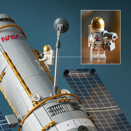 Telescopul spatial Hubble Icons, +18 ani, 1252 piese, Lego 813627