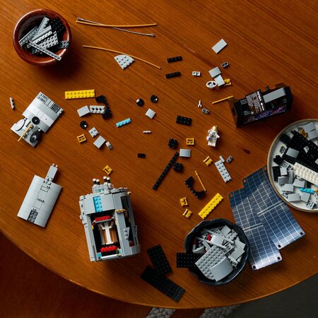 Telescopul spatial Hubble Icons, +18 ani, 1252 piese, Lego 813630