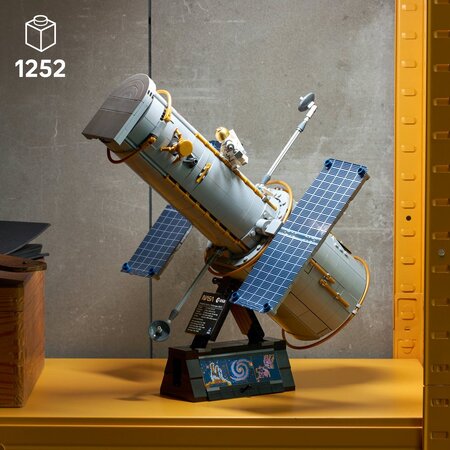 Telescopul spatial Hubble Icons, +18 ani, 1252 piese, Lego 813631