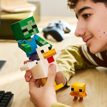 LEGO Minecraft Jocheu de găini 21582 pentru joacă și expunere