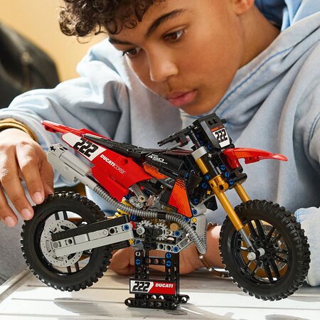 Motocicleta Ducati Desmo450 MX, versiunea de uzina, 42238, + 10 ani, 457 piese, Lego 815535
