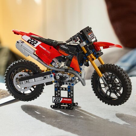 Motocicleta Ducati Desmo450 MX, versiunea de uzina, 42238, + 10 ani, 457 piese, Lego 815539