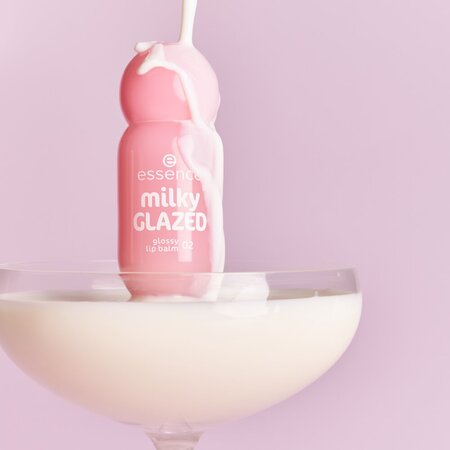 Balsam de buze Milky Glazed, Nuanta 02 Strawberry Whip, 4 ml, Essence 821668