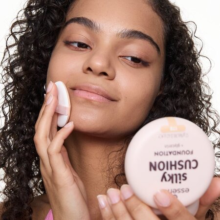 Fond de ten Cushion Silky, Nuanta 178, 12 g, Essence 822390