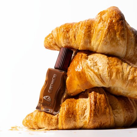 Luciu de buze Autumn Delights Sweet Treat, C02 Fresh Baked Croissant, 8.5 ml, Catrice 822717